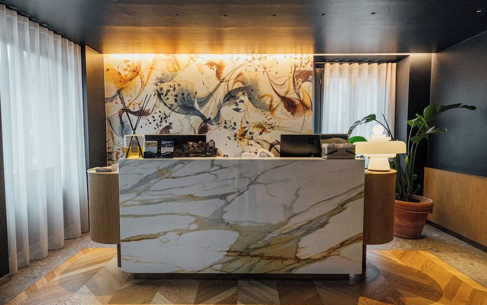 Front desk Photo