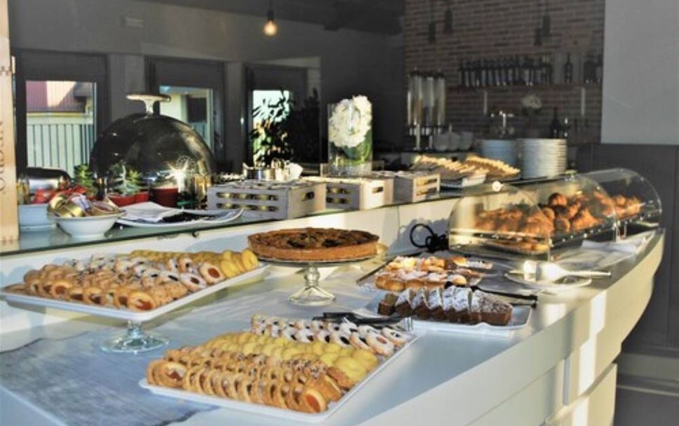 Buffet Photo