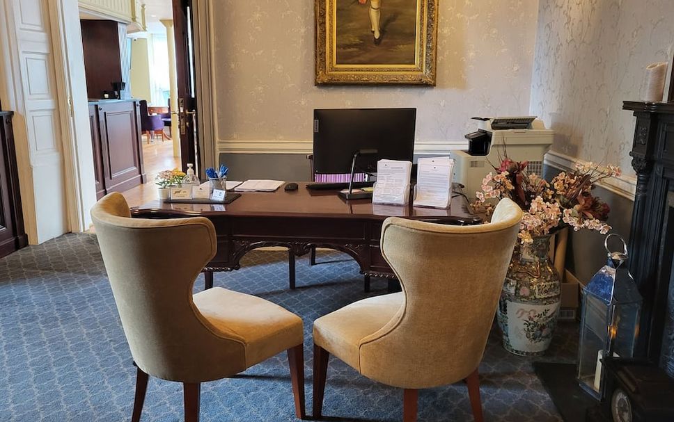 Front desk Photo