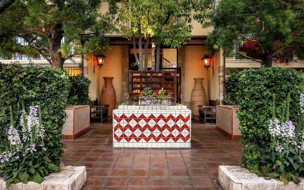Hotel entrance Photo