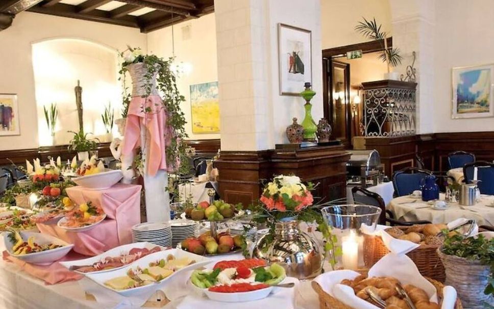 Buffet Photo