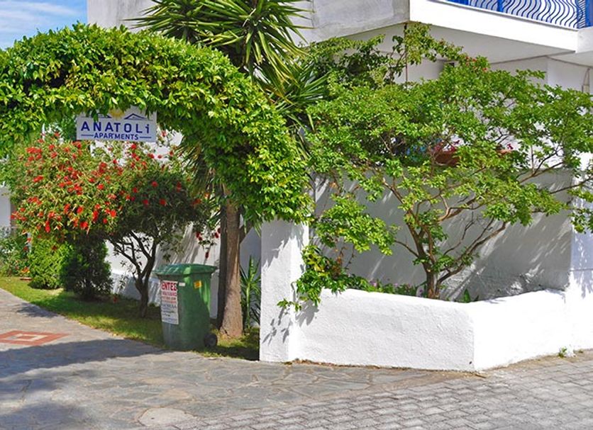 Hotel entrance Photo