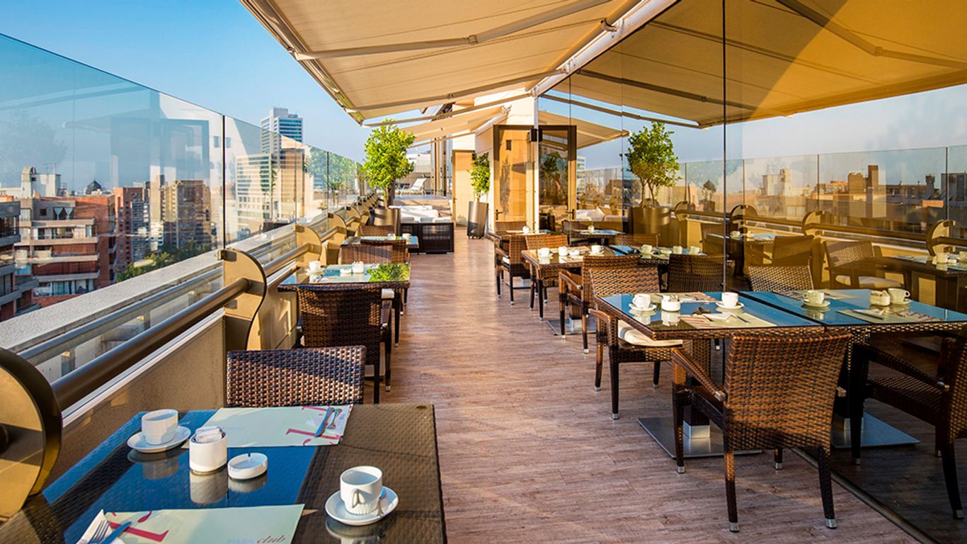 Plaza El Bosque Ebro, Santiago